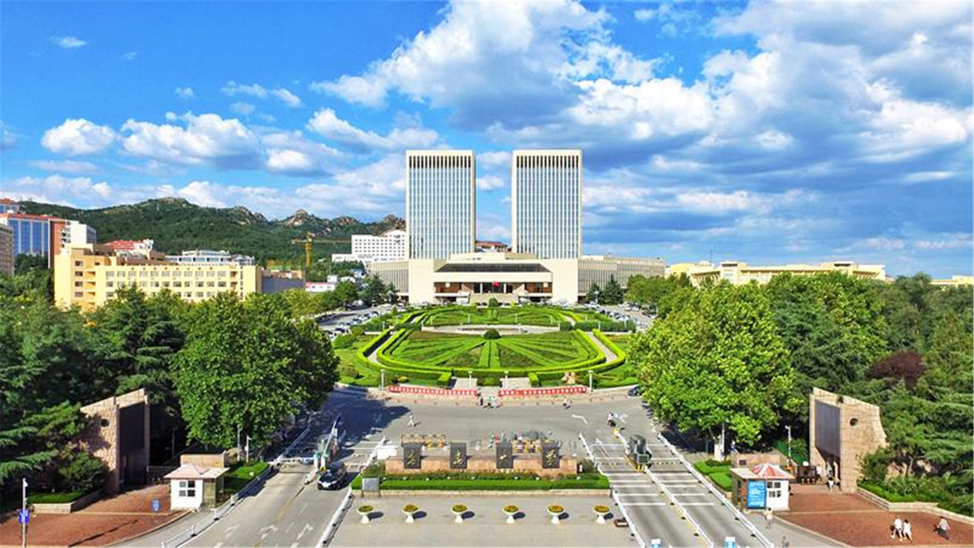 高中运动会举牌女孩_高中生运动会举牌穿什么衣服_高中女子运动会