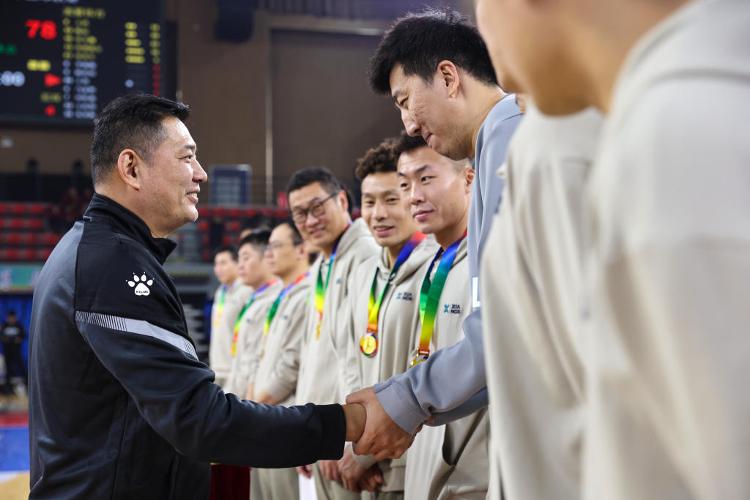 山东篮球名将_崮山 篮球冠军_山东篮球运动员