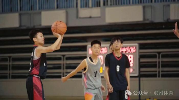 市中小学篮球比赛规则最新_篮球规则小学生_小学篮球规则教学视频