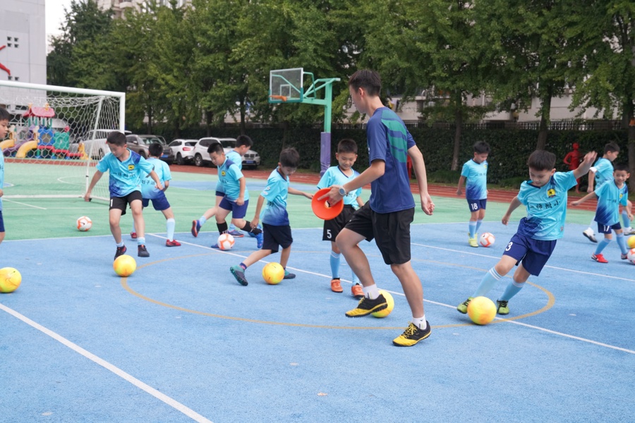 篮球比赛规则小学生_市中小学篮球比赛规则最新_小篮球赛制