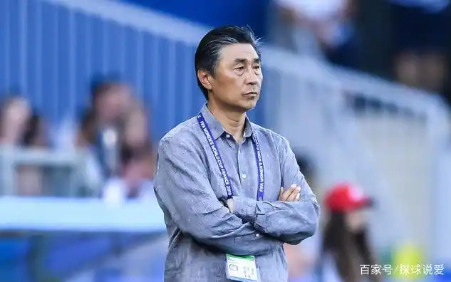 日本拳手冠军是谁踢的足球_日本踢拳高手_踢足球拳手冠军日本是谁
