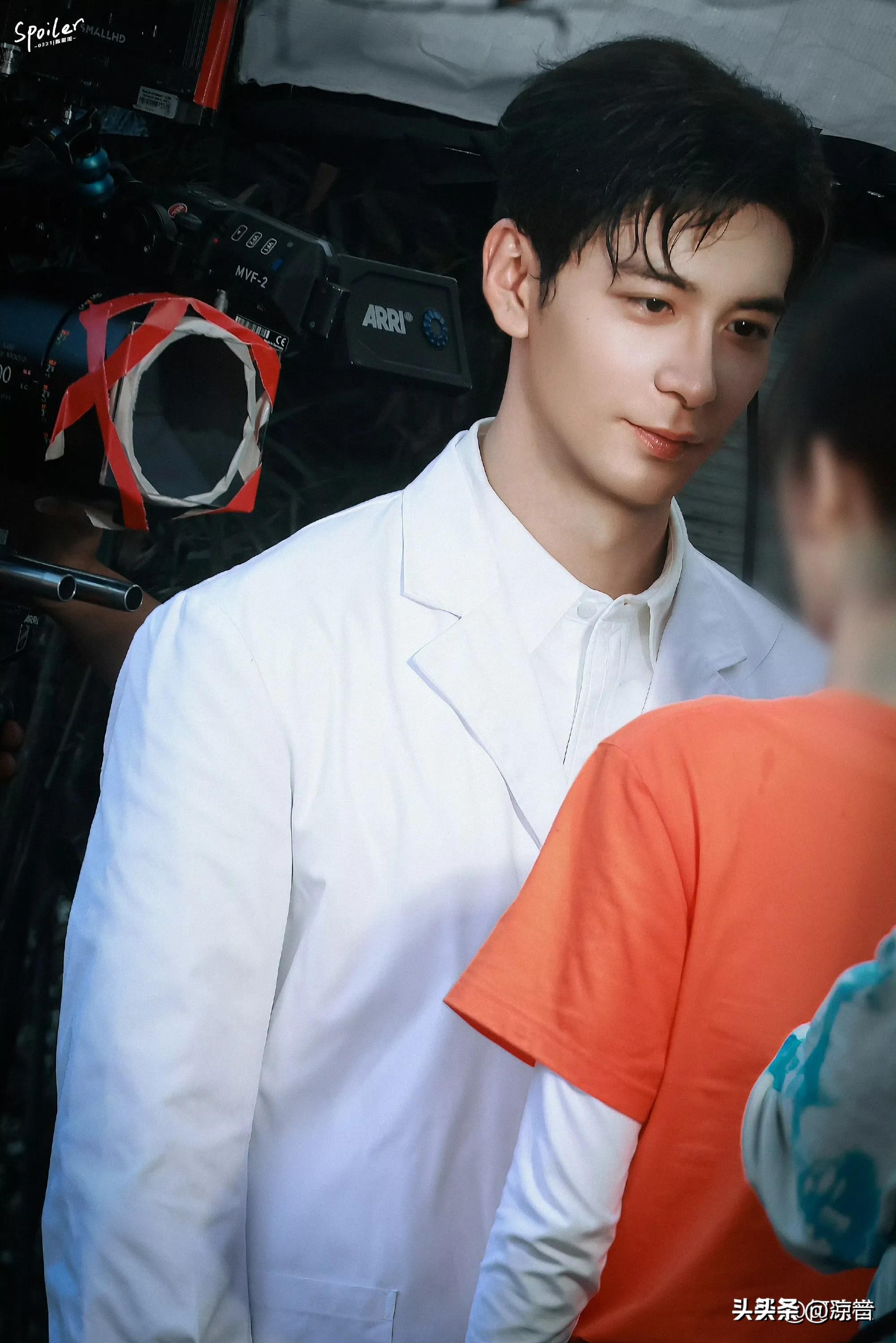 健身帅哥明星_健身最帅的男明星_娱乐圈健身的男明星