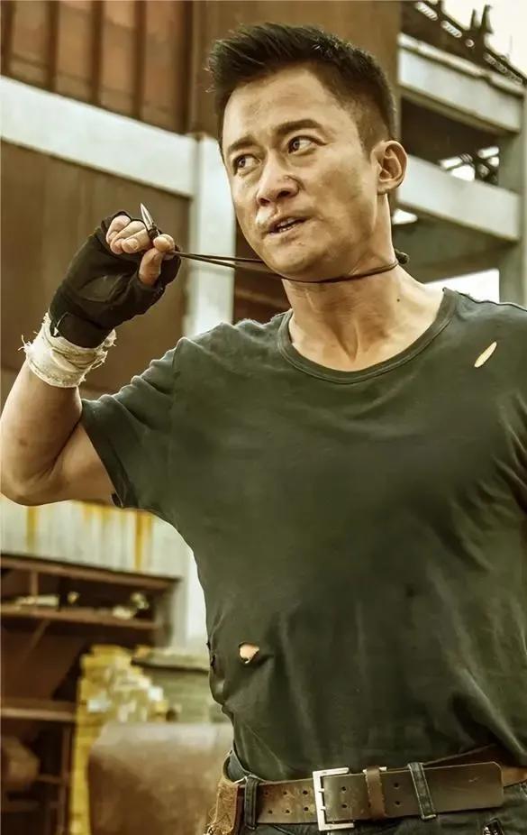 健身最帅的男明星_最帅健身男_健身帅哥明星