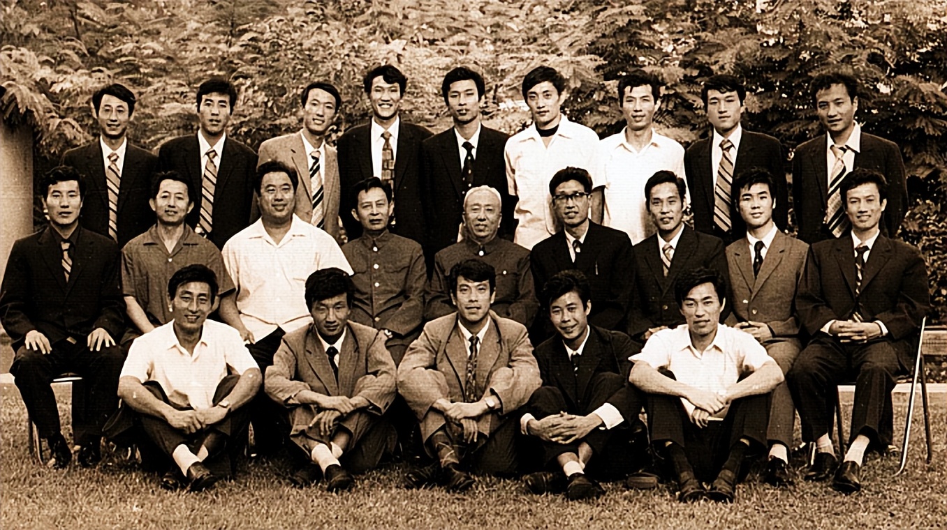 非洲足球历史第一人_足球非洲史历史发展过程_非洲足球历史发展史