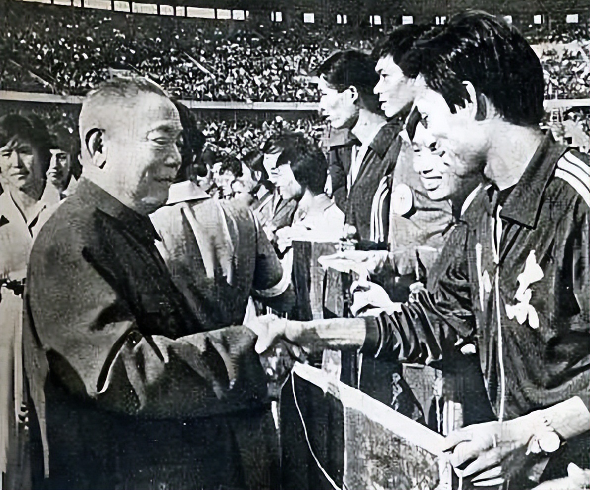 足球非洲史历史发展过程_非洲足球历史发展史_非洲足球历史第一人