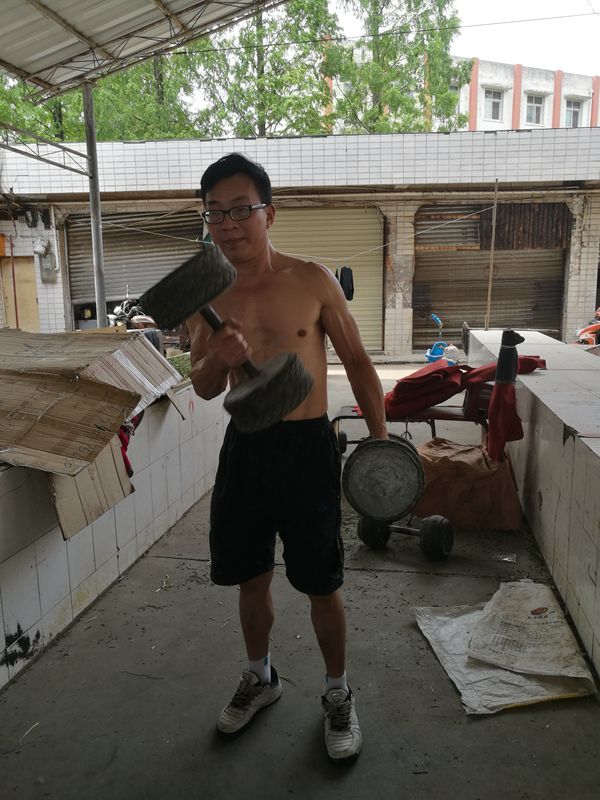 健身房运动器材自制_自制健身小器材_室内自制健身器材