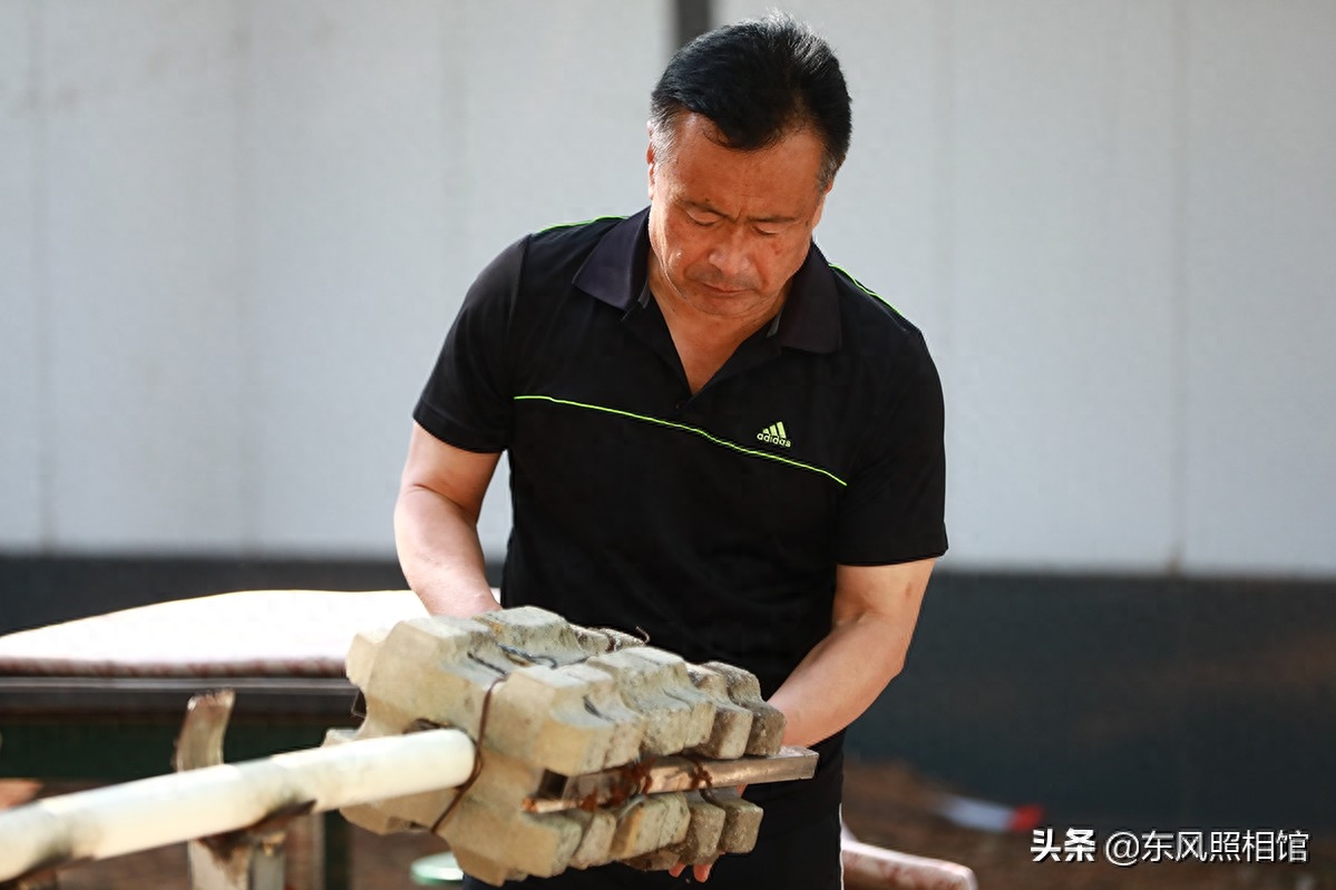 废品做强身器材，造出森林健身房、吸引运动爱好者