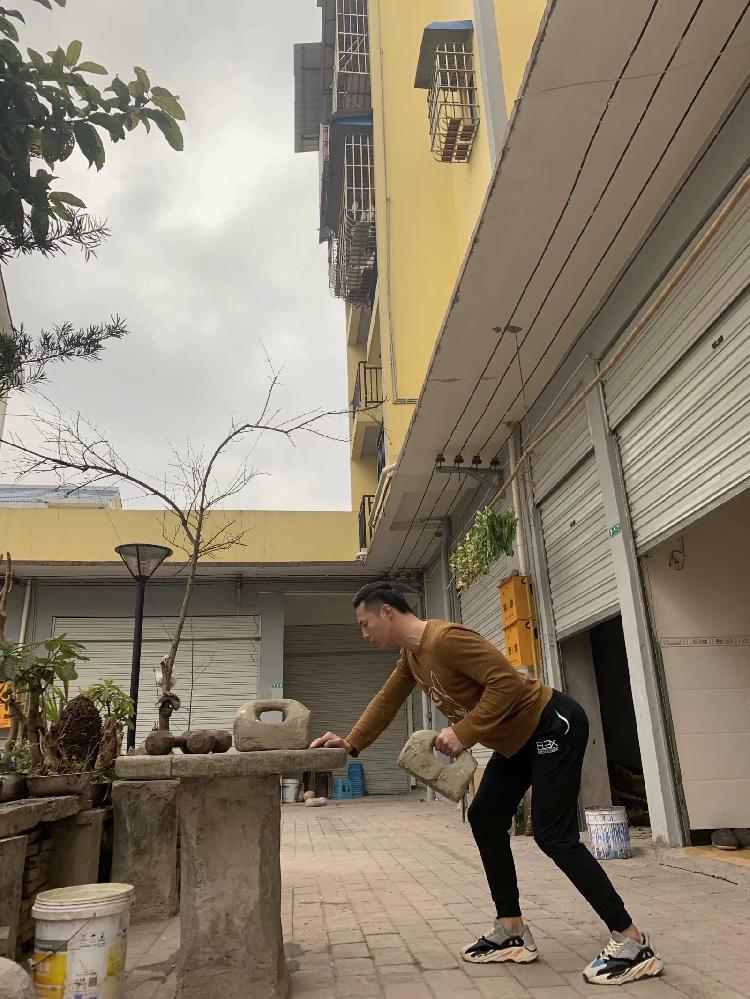 器材自制房健身运动方案_自制健身器材健身视频_健身房运动器材自制