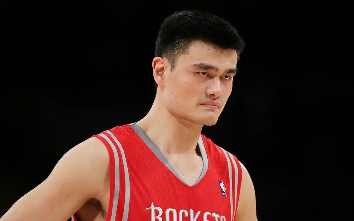 篮球历史十大球星_以前的篮球巨星_历史上第一个篮球明星是谁