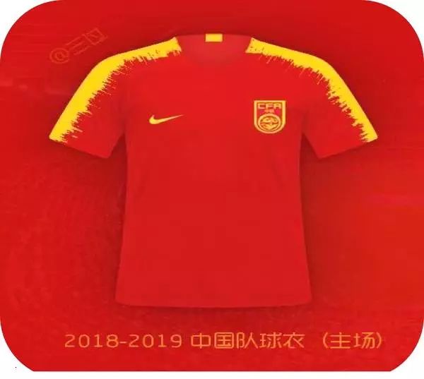 足球装备搭配_足球规则之足球装备_足球比赛装备规则
