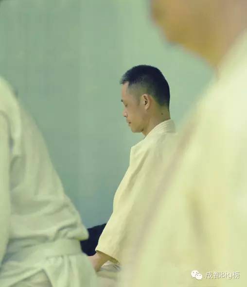 女生击剑的好处_技巧女生击剑防身有什么用_女生击剑防身技巧有哪些