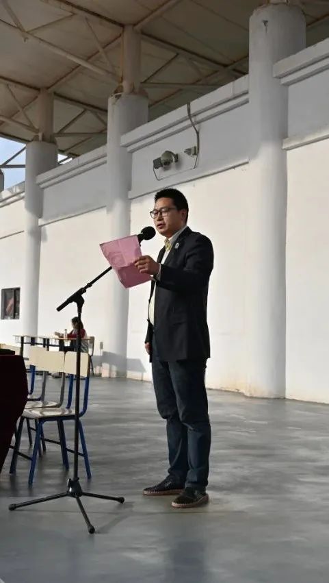 田径跳高动作要领_田径规则跳高运动员是谁_田径运动跳高规则