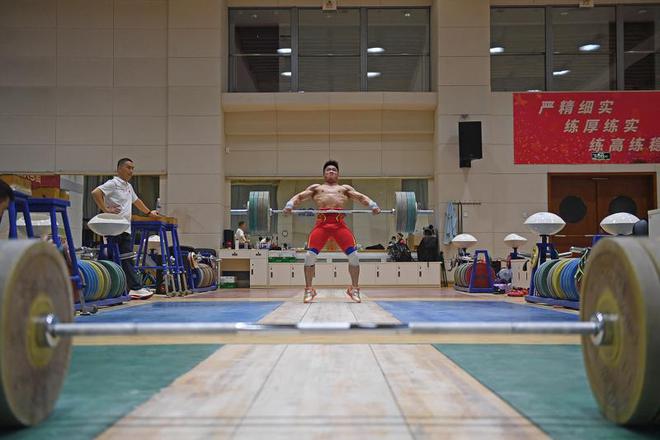 举重冠军之死特稿_举重冠军病死_逝世举重冠军是谁