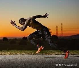 篮球10大必学技巧_篮球技巧简单实用_怎么学篮球技巧快一点
