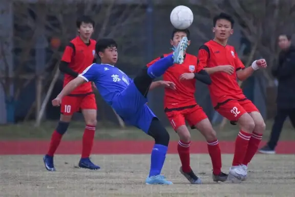 孩子足球拿了冠军怎么发朋友圈_孩子足球冠军感言_小孩子足球第一却拿不到冠军