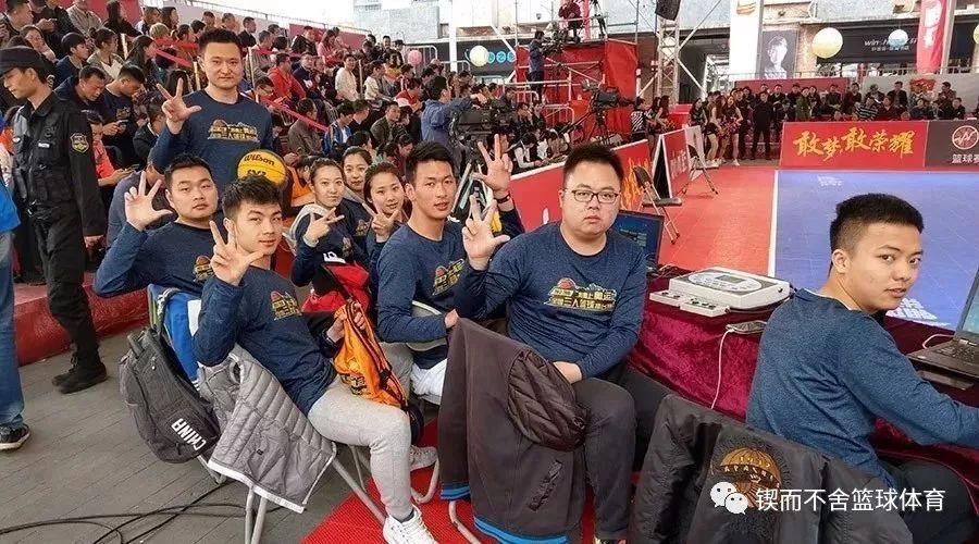 打半场篮球开场规则_篮球半场开球规则_开场篮球半场规则打几下