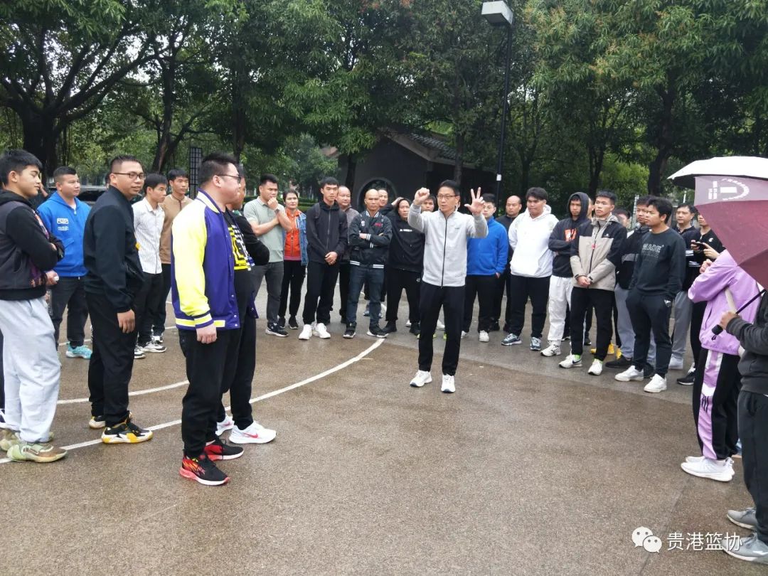 三对三篮球赛规则手势_蓝球比赛手势_最新篮球比赛规则手势大全