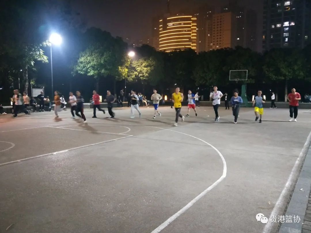 最新篮球比赛规则手势大全_三对三篮球赛规则手势_蓝球比赛手势